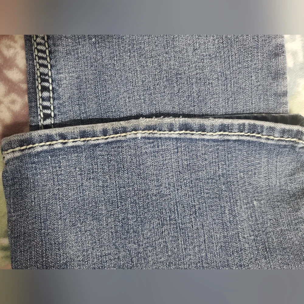 Silver Jeans Blue Boot Cut Denim with Vintage Wash - Picture 4 of 6